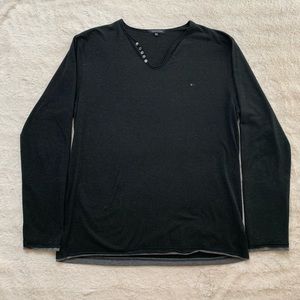 7 Diamonds long sleeve v-neck like new!